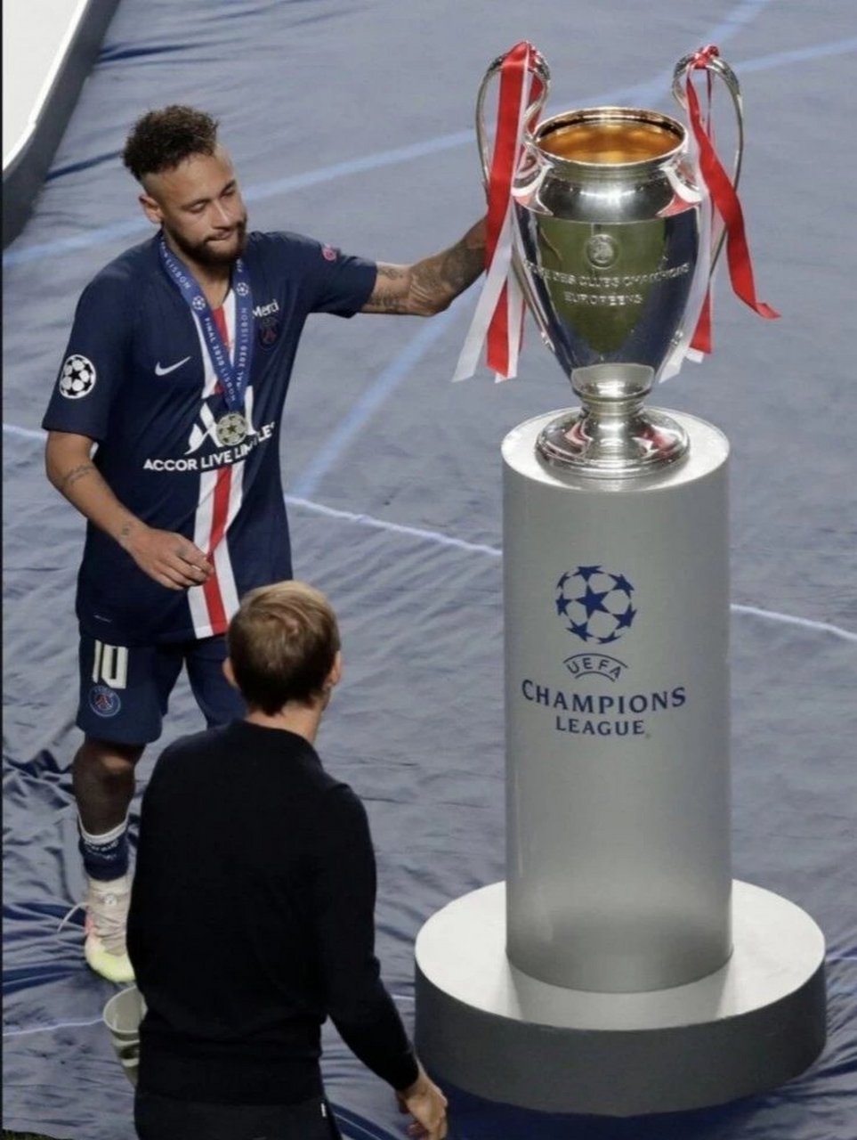 包含内马尔连续二十场比赛得分超过反败为胜，拜仁不断突破！观众掌声雷动的词条-开云官网