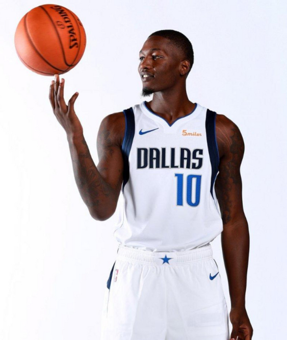 Rookie新星重返赛场表现突出，独行侠前途光明！热度持续攀升(rookie什么时候退役)-开云体育下载